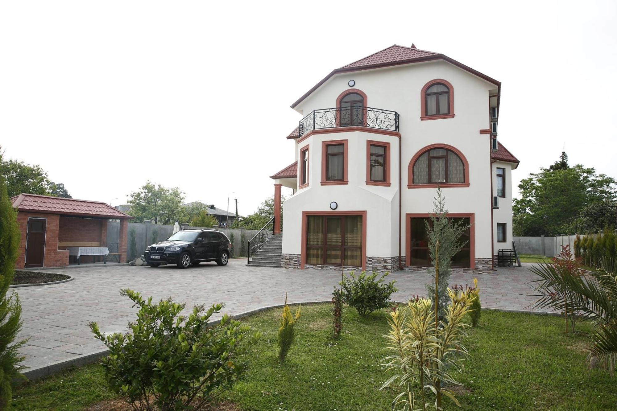 Villa Mariana Batumi Bagian luar foto